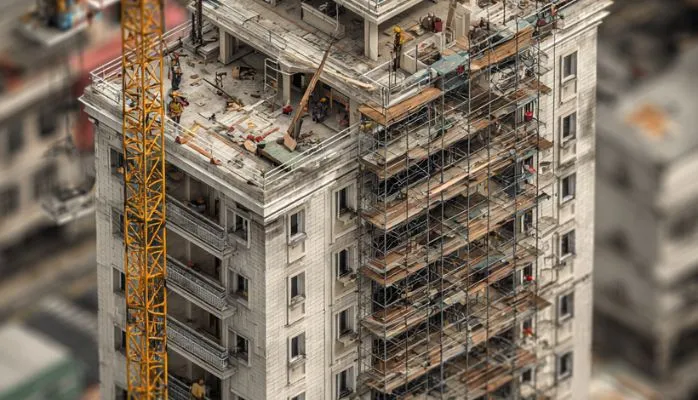 Les travaux nouveaux réalisés sur une construction irrégulière doivent faire l’objet d’une demande de permis portant sur l’ensemble des modifications apportées à l’ouvrage initial !